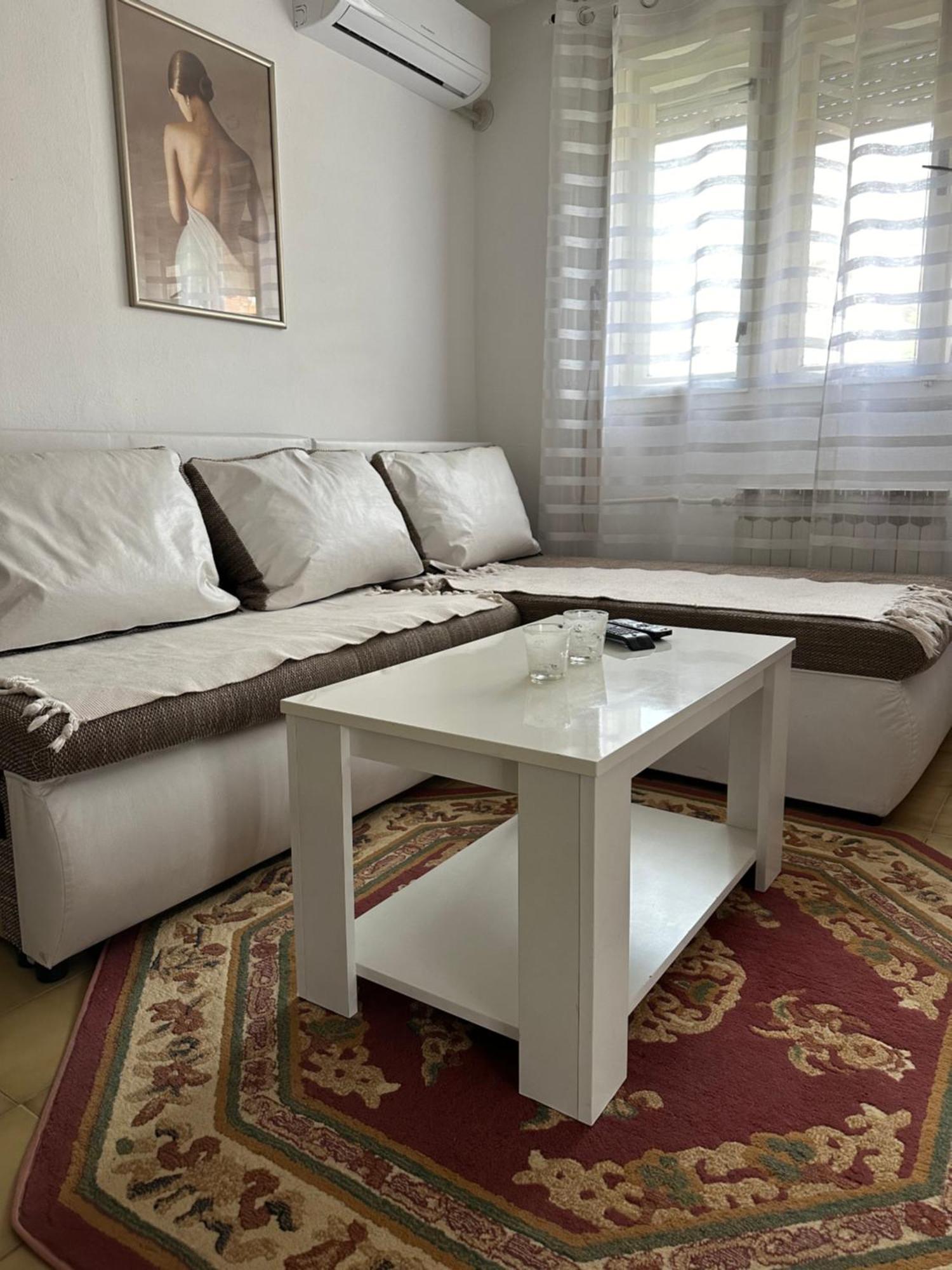Day & Night Apartment Cuprija Exterior photo